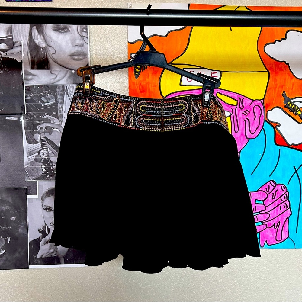 EMBROIDERED BLACK TENNIS SKIRT